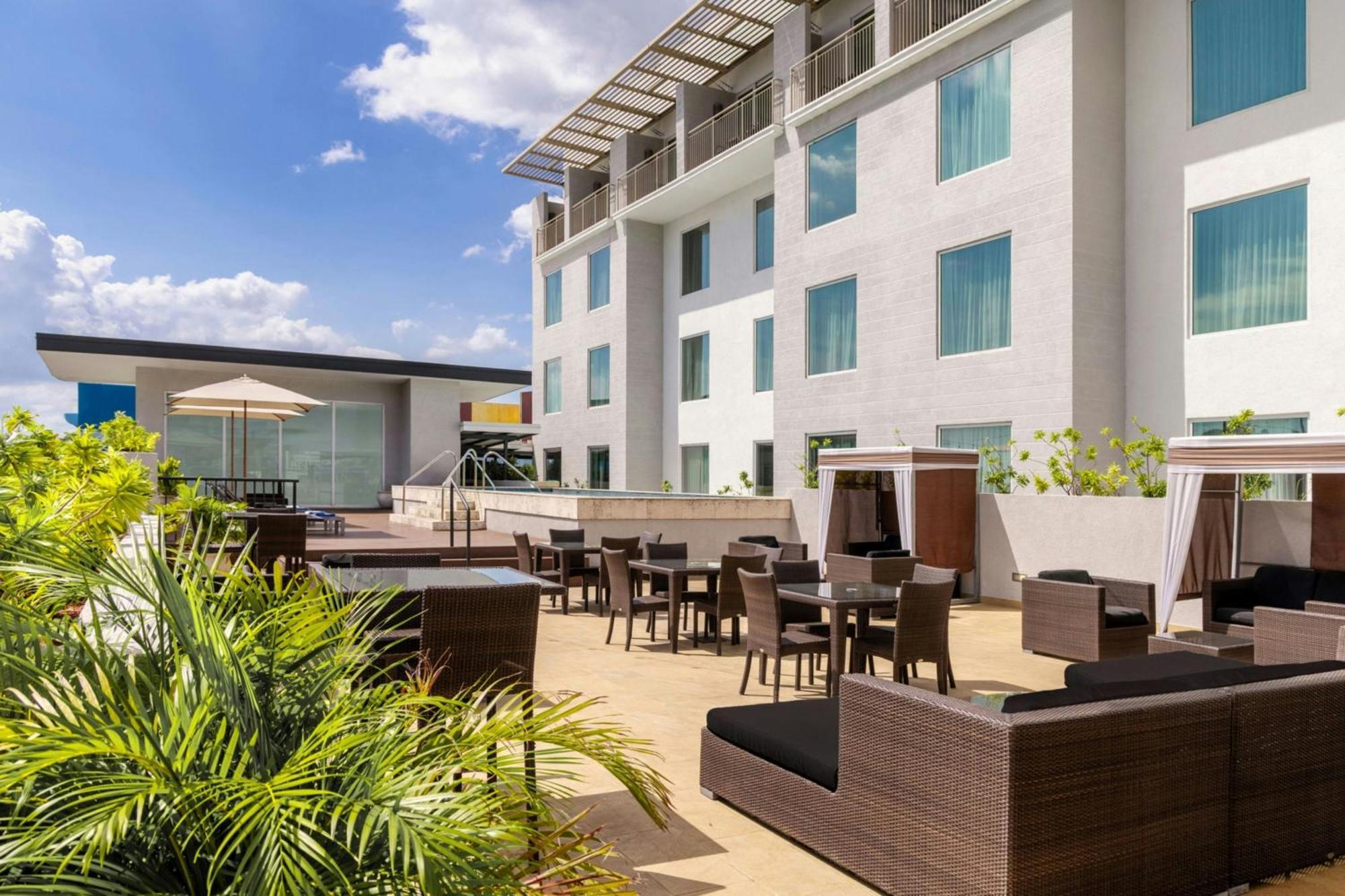 Courtyard By Marriott Kingston, Jamaica Hotell Eksteriør bilde