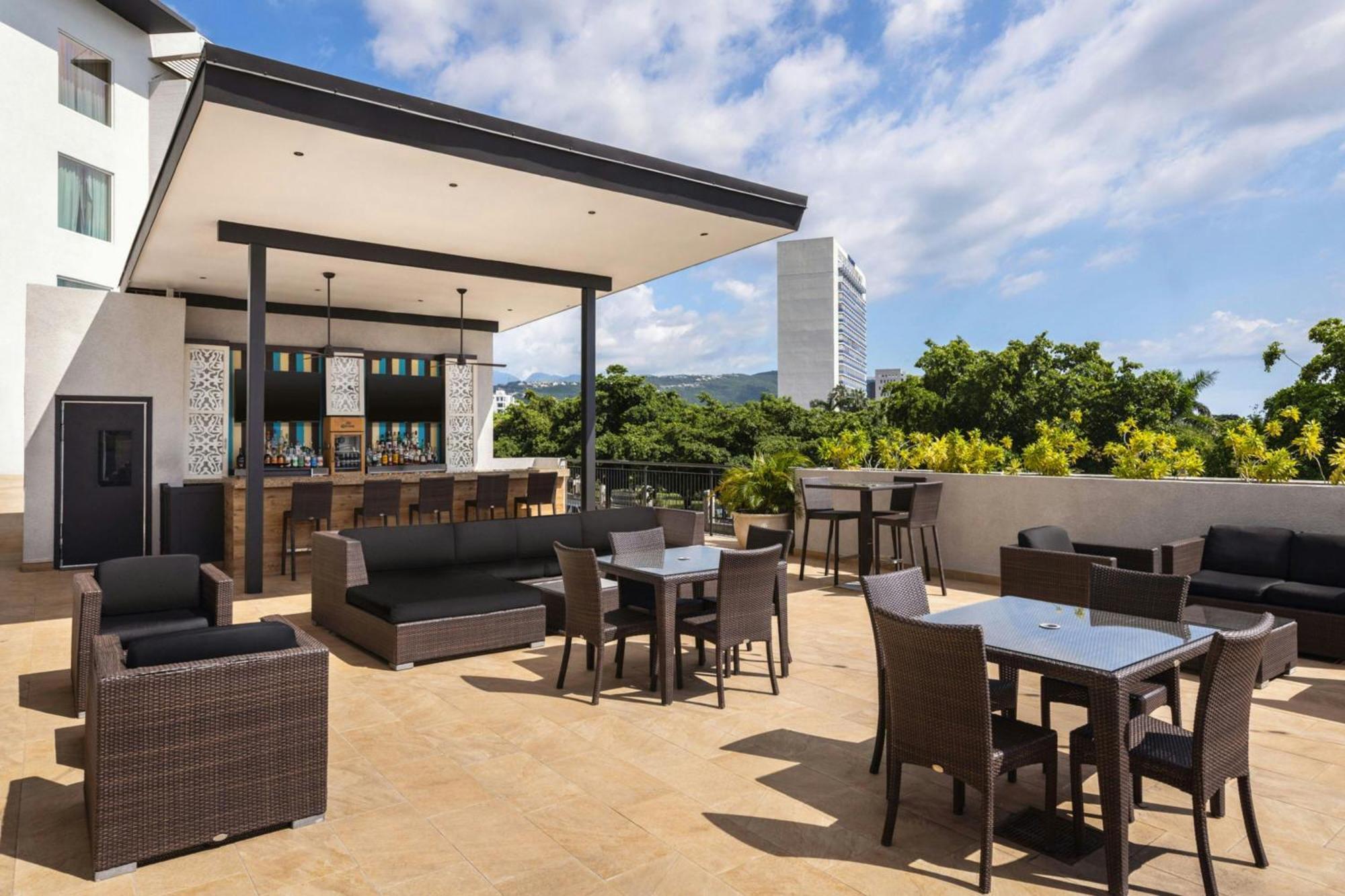 Courtyard By Marriott Kingston, Jamaica Hotell Eksteriør bilde