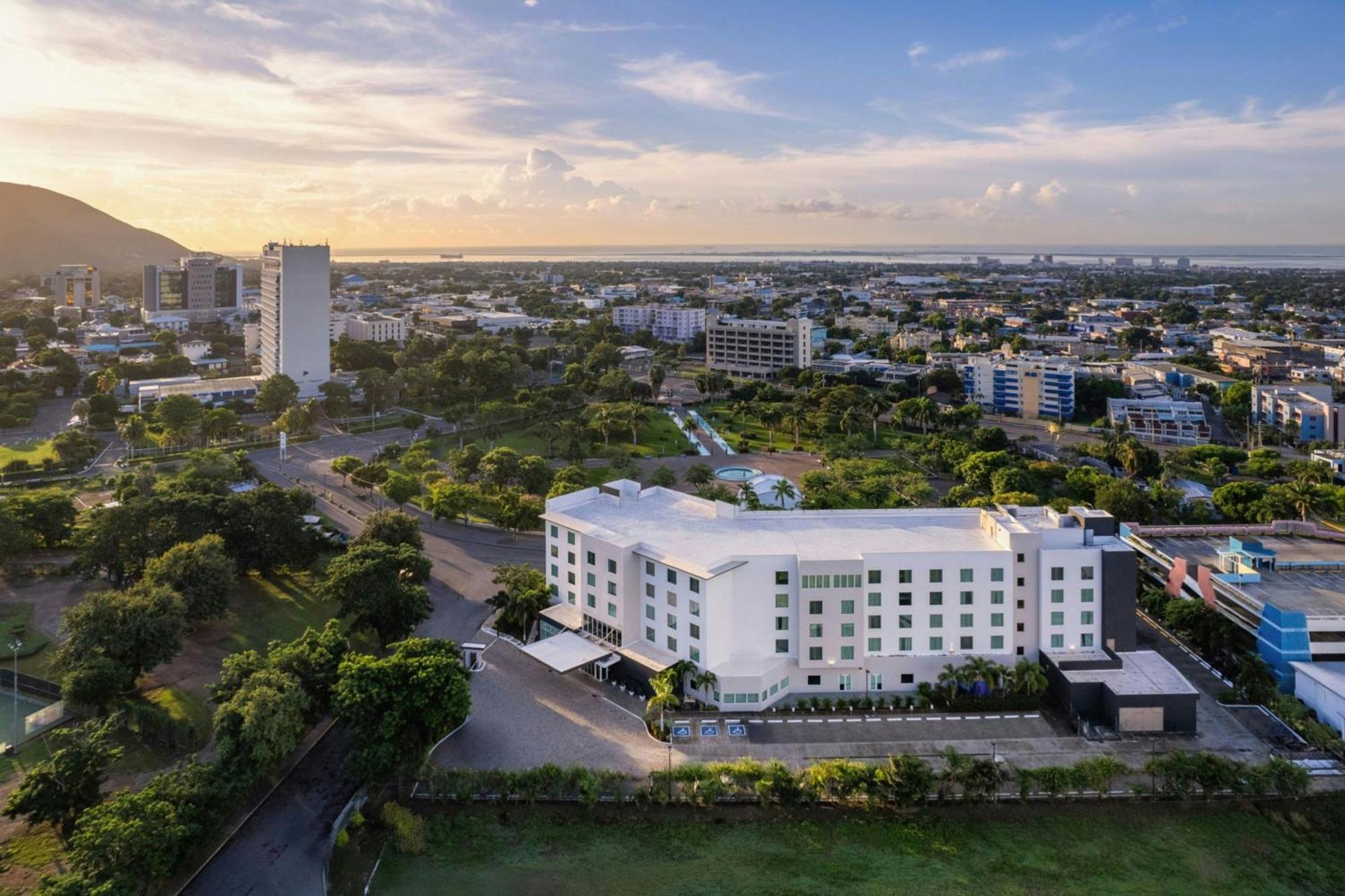 Courtyard By Marriott Kingston, Jamaica Hotell Eksteriør bilde