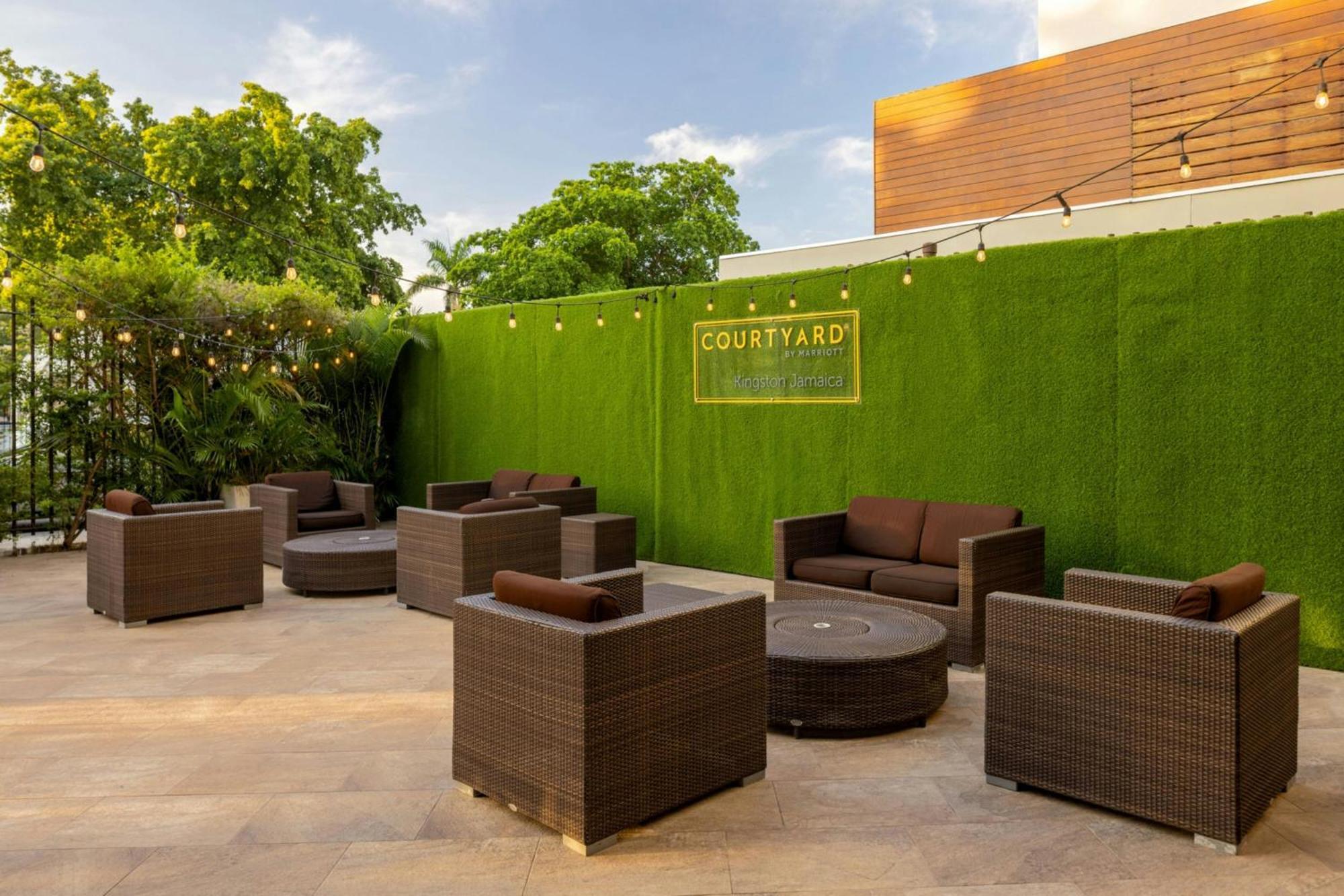 Courtyard By Marriott Kingston, Jamaica Hotell Eksteriør bilde