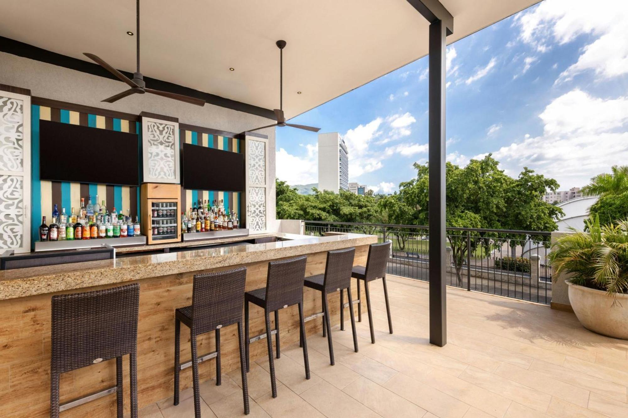 Courtyard By Marriott Kingston, Jamaica Hotell Eksteriør bilde